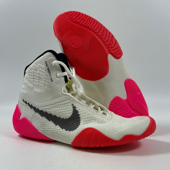 Nike Athletic Shoes in White, Black, and Pink - Picture 1 of 4